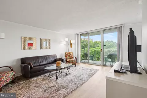 2059 Huntington Ave #1000, Alexandria, VA 22303