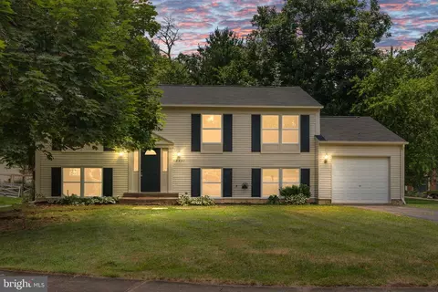 12821 Longleaf Ln, Herndon, VA 20170