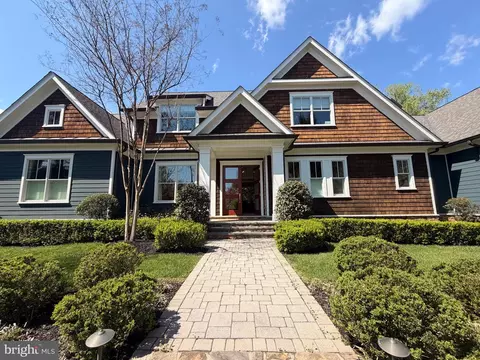 1674 Chain Bridge Rd, Mclean, VA 22101