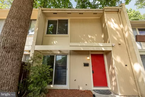 2240 Southgate Sq, Reston, VA 20191