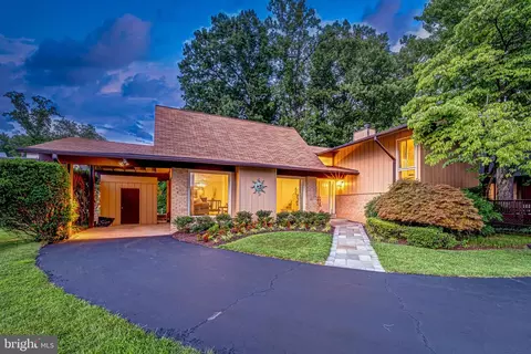 7802 Wincanton Ct, Falls Church, VA 22043