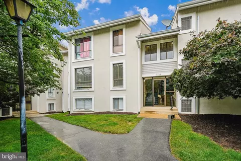 5758 Village Green Dr #D, Alexandria, VA 22309