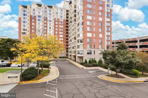 2726 Gallows Rd #1506, Vienna, VA 22180
