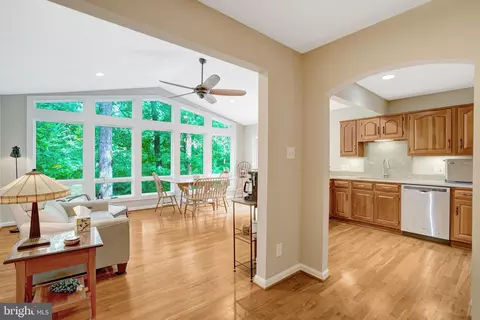 Entry Way - 8640 Victoria Rd, Springfield, VA 22151 photo 6 of 6