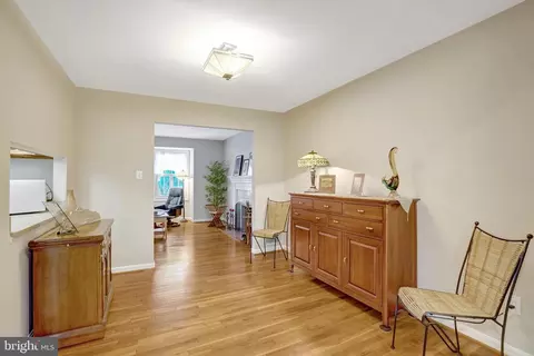 Entry Way - 8640 Victoria Rd, Springfield, VA 22151 photo 4 of 6