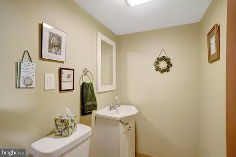 Bath - 8640 Victoria Rd, Springfield, VA 22151 photo 3 of 3