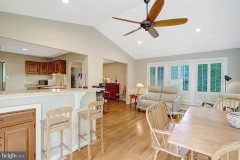 Entry Way - 8640 Victoria Rd, Springfield, VA 22151 photo 3 of 6