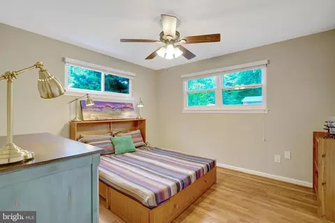 Bedroom - 8640 Victoria Rd, Springfield, VA 22151 photo 5 of 10