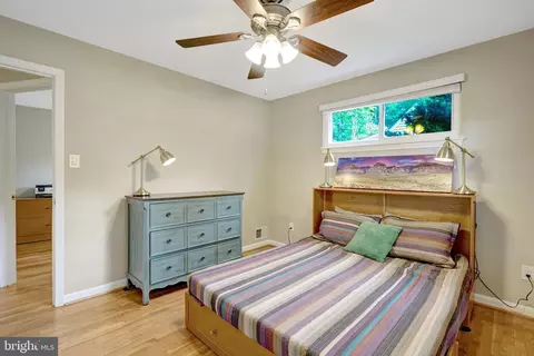 Bedroom - 8640 Victoria Rd, Springfield, VA 22151 photo 6 of 10