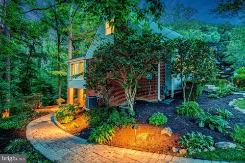 Exterior - 8640 Victoria Rd, Springfield, VA 22151 photo 2 of 22