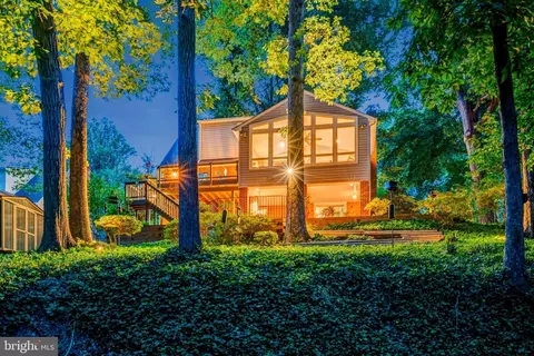Exterior - 8640 Victoria Rd, Springfield, VA 22151 photo 7 of 22
