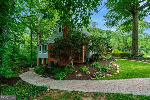Exterior - 8640 Victoria Rd, Springfield, VA 22151 photo 10 of 22