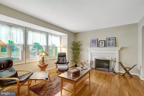 Living - 8640 Victoria Rd, Springfield, VA 22151 photo 2 of 3