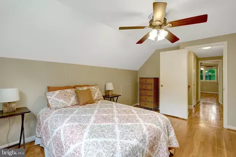Bedroom - 8640 Victoria Rd, Springfield, VA 22151 photo 3 of 10