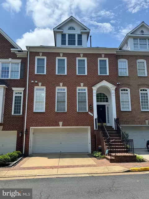 2304 Sawtooth Oak Ct, Vienna, VA 22182