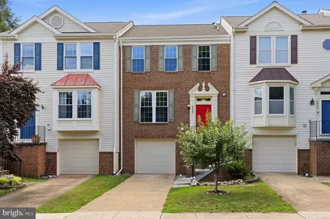 6428 Overcoat Ln, Centreville, VA 20121