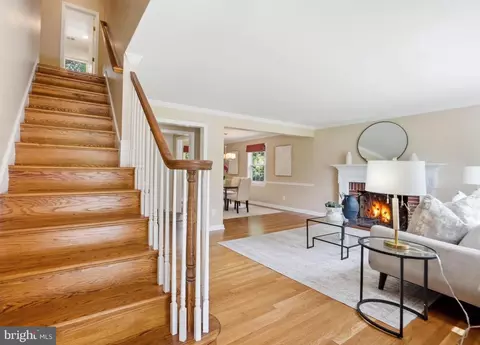 Entry Way - 1904 Poole Ln, Mclean, VA 22101 photo 2 of 3