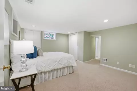 Bedroom - 1904 Poole Ln, Mclean, VA 22101 photo 5 of 6