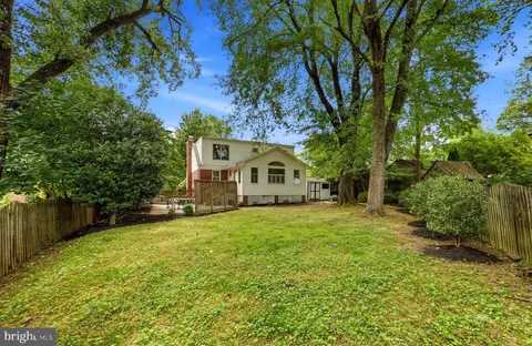 Exterior - 1904 Poole Ln, Mclean, VA 22101 photo 2 of 5