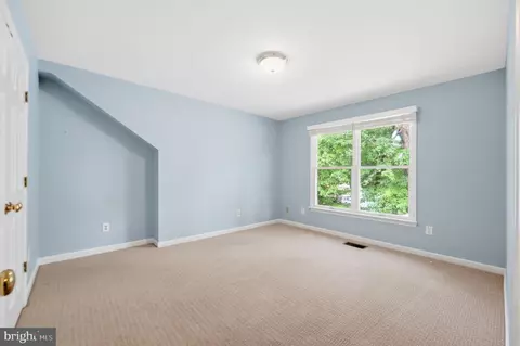 Bedroom - 1904 Poole Ln, Mclean, VA 22101 photo 3 of 6