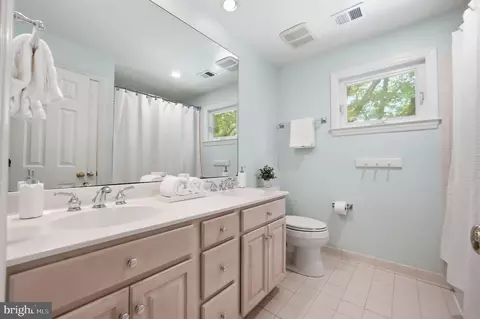 Bath - 1904 Poole Ln, Mclean, VA 22101 photo 1 of 2