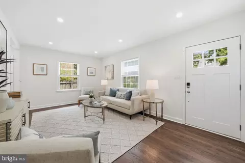 2828 W George Mason Rd, Falls Church, VA 22042