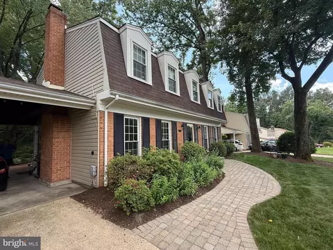 8715 Arley Dr, Springfield, VA 22153 photo 2