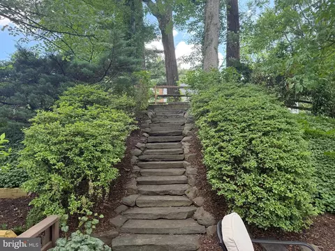 8715 Arley Dr, Springfield, VA 22153 photo 5