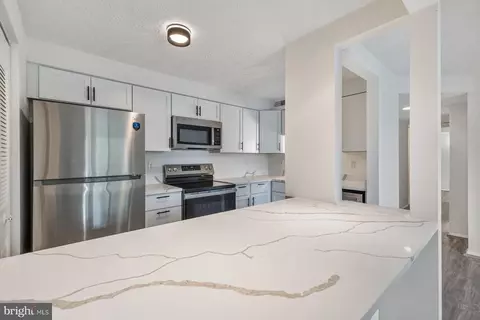 8384 Brockham Dr #29/84K, Alexandria, VA 22309