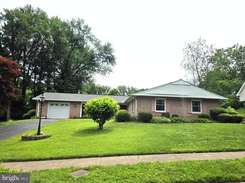 4315 Markwood Ln, Fairfax, VA 22033
