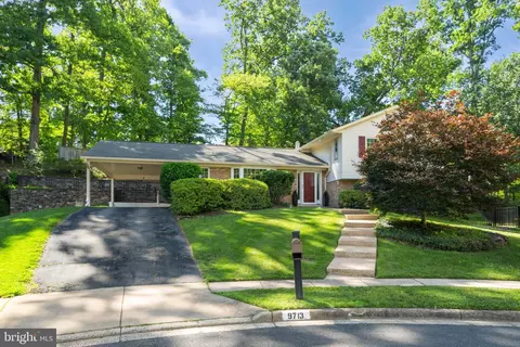 9713 Rhapsody Dr, Vienna, VA 22181