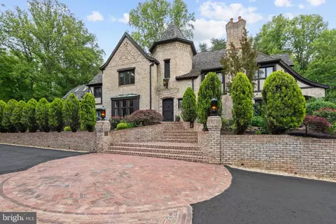 10217 Cedar Pond Dr, Vienna, VA 22182