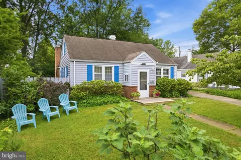 6935 Kenfig Dr, Falls Church, VA 22042