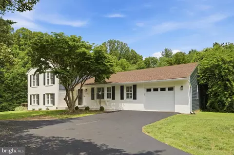 12140 Folkstone Dr, Herndon, VA 20171