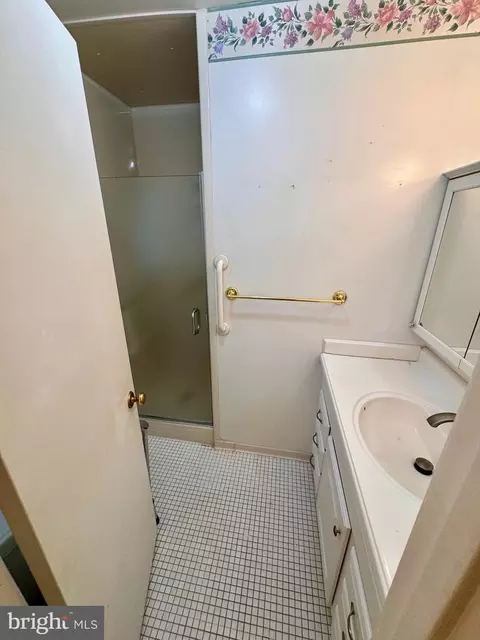 Bath - 8016 Rockwood Ct, Springfield, VA 22153 photo 2 of 3