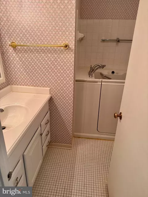 Bath - 8016 Rockwood Ct, Springfield, VA 22153 photo 3 of 3