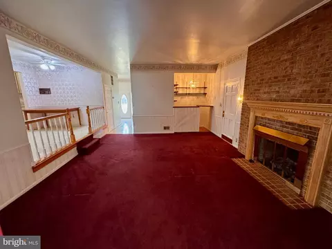 Living - 8016 Rockwood Ct, Springfield, VA 22153 photo 5 of 7