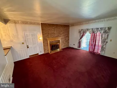 Living - 8016 Rockwood Ct, Springfield, VA 22153 photo 4 of 7