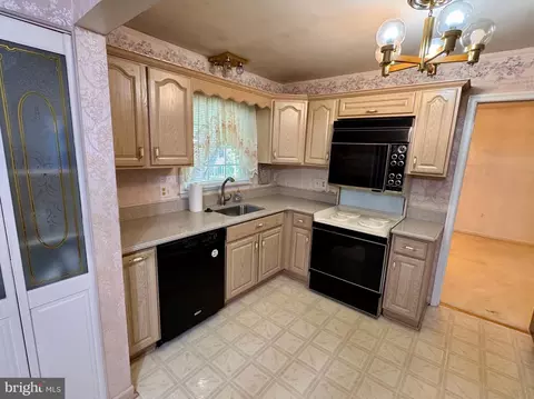 Kitchen - 8016 Rockwood Ct, Springfield, VA 22153 photo 3 of 5