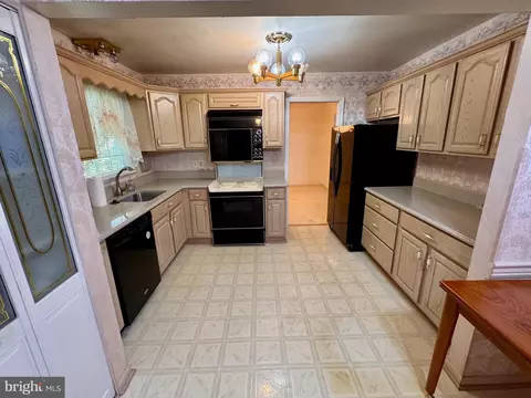 Kitchen - 8016 Rockwood Ct, Springfield, VA 22153 photo 2 of 5