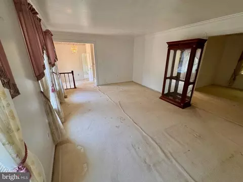 Living - 8016 Rockwood Ct, Springfield, VA 22153 photo 1 of 7