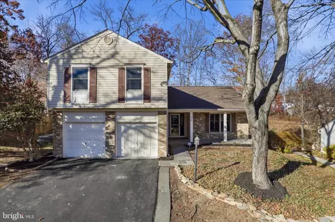 7594 Woodstown Dr, Springfield, VA 22153