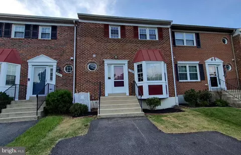 7106 Snug Harbor Ct, Alexandria, VA 22315