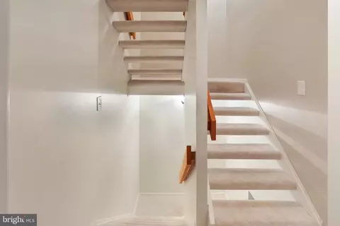 Entry Way - 11172 Glade Dr, Reston, VA 20191 photo 5 of 7