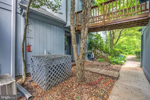 Exterior - 11172 Glade Dr, Reston, VA 20191 photo 10 of 12
