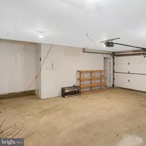Exterior - 11172 Glade Dr, Reston, VA 20191 photo 11 of 12