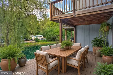 Exterior - 11172 Glade Dr, Reston, VA 20191 photo 2 of 12