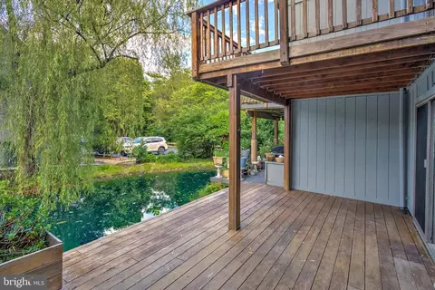Exterior - 11172 Glade Dr, Reston, VA 20191 photo 4 of 12