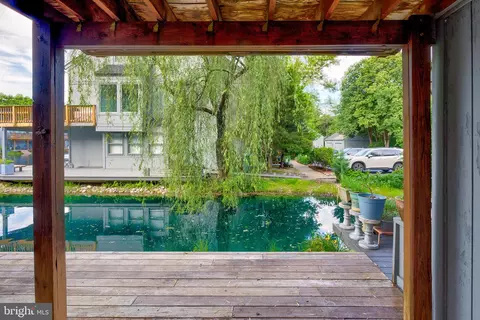 Exterior - 11172 Glade Dr, Reston, VA 20191 photo 3 of 12