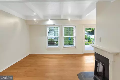 Living - 11172 Glade Dr, Reston, VA 20191 photo 5 of 6